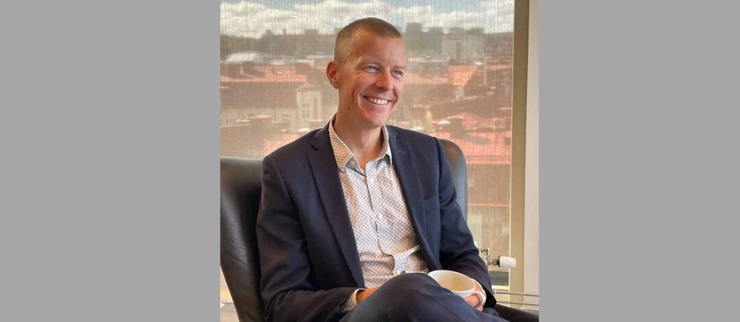Grattis Alexander – Nu antagen som advokat av Sveriges Advokatsamfund